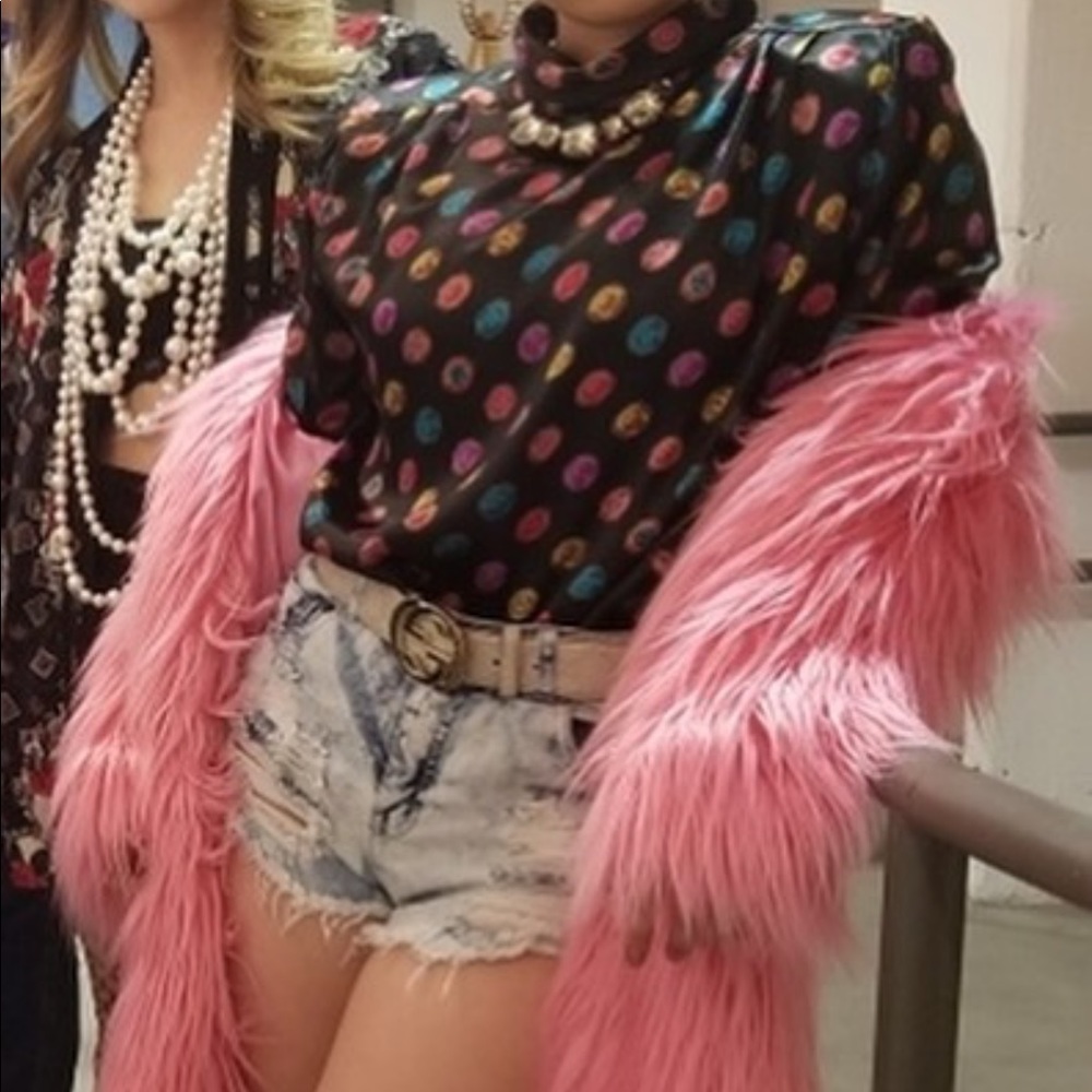 STYLE: Urban, street, retro, funky, colorful...